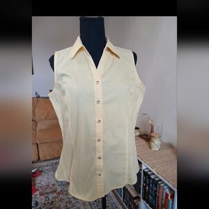 Columbia Sleeveless Button-Down Shirt in Pale Yellow